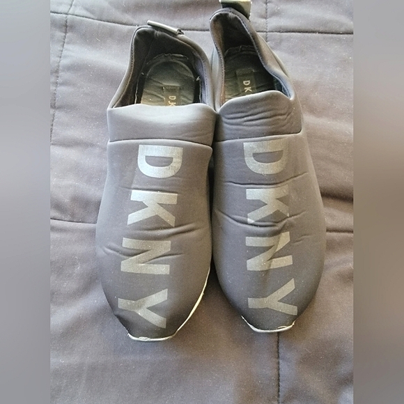 DKNY slip on black sneakers, size 6 - Picture 1 of 4